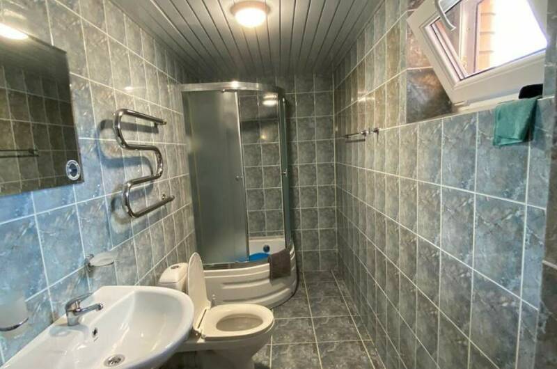 Трехместный номер с удобствами и балконом