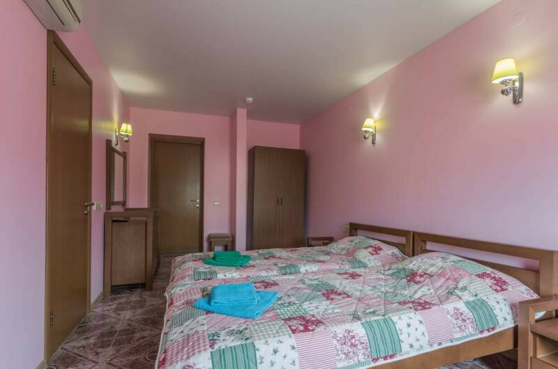 Трехместный номер с удобствами и балконом