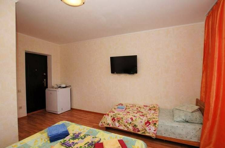 Трёхместный номер с удобствами и балконом