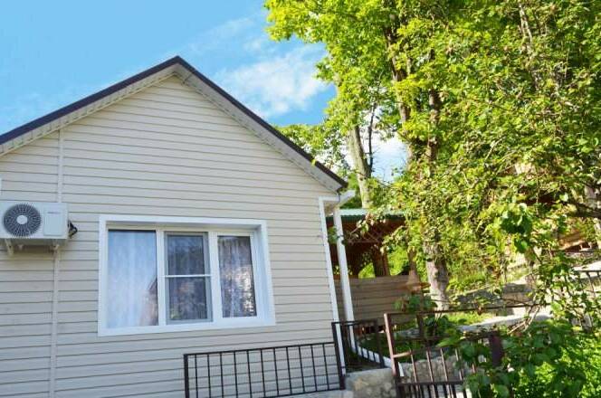 Домик под Ключ с кухней и отдельной территорией