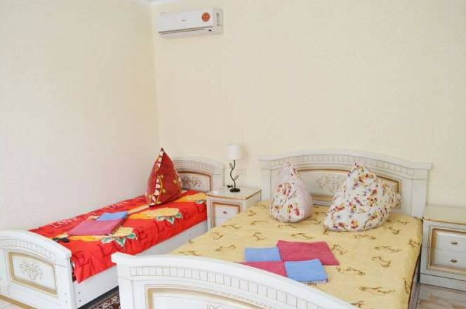 Двухэтажный коттедж с раздельными комнатами