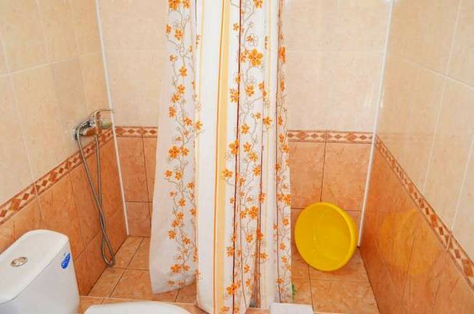 Двухэтажный коттедж с раздельными комнатами