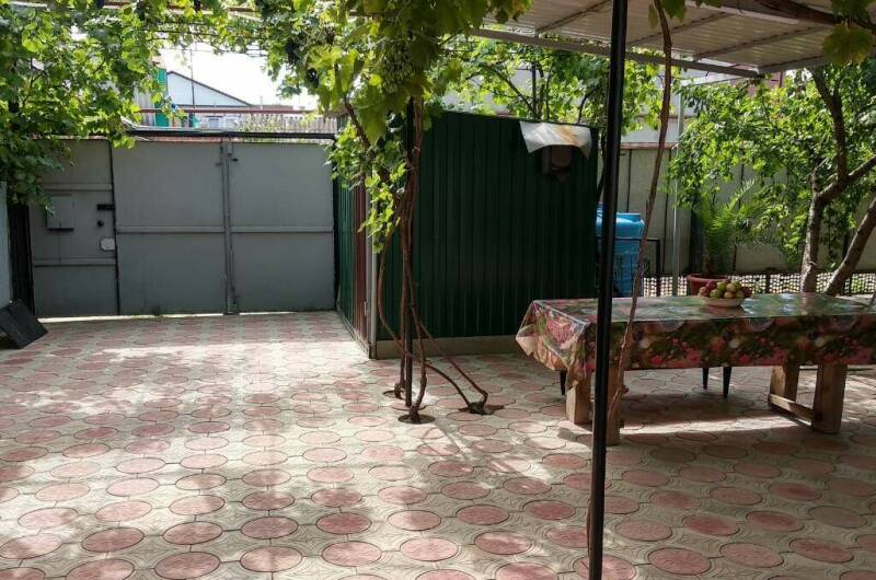 Отдельный дом на первой линии Шевченко 8