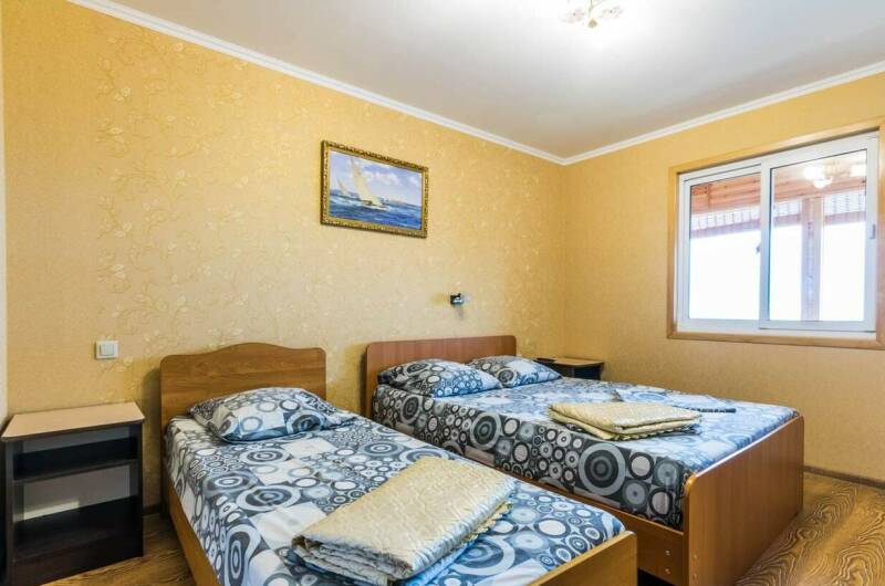 Комната с удобствами + балкон вид на море 3места