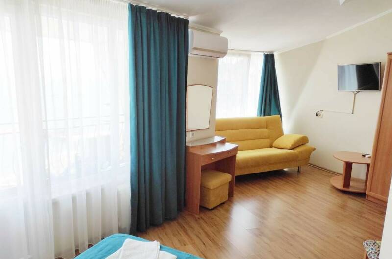 № 11 Студия (вид на море)