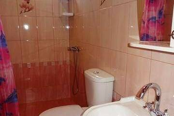 Трехместный номер с удобствами (цена за номер)