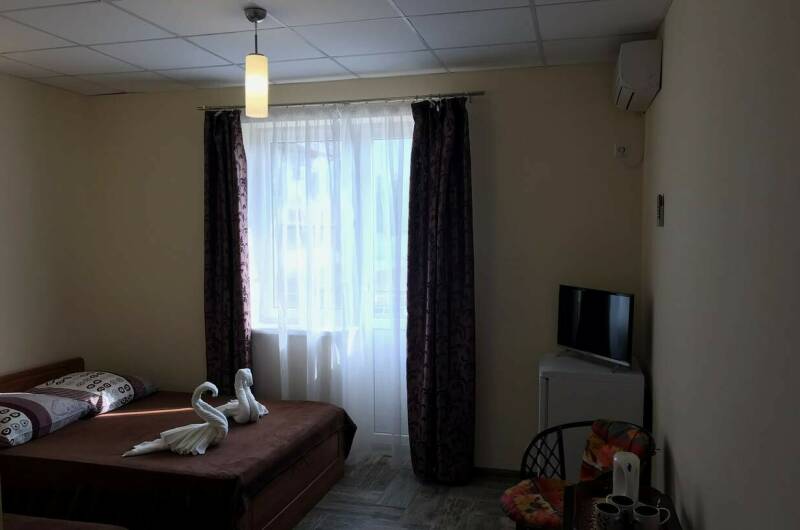 3- х местный номер на втором этаже. Балкон во двор