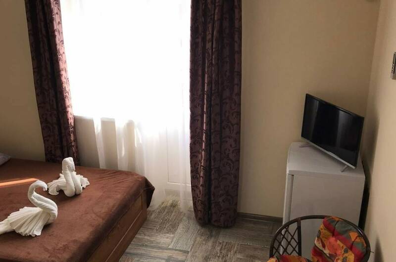 3- х местный номер на втором этаже. Балкон во двор