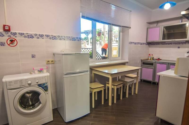 Двухкомнатный с кухней. четырехместный