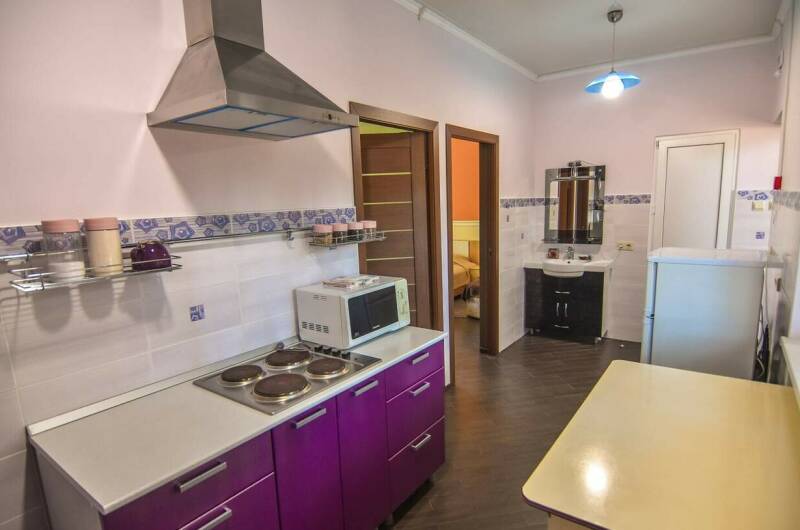 Двухкомнатный с кухней. четырехместный