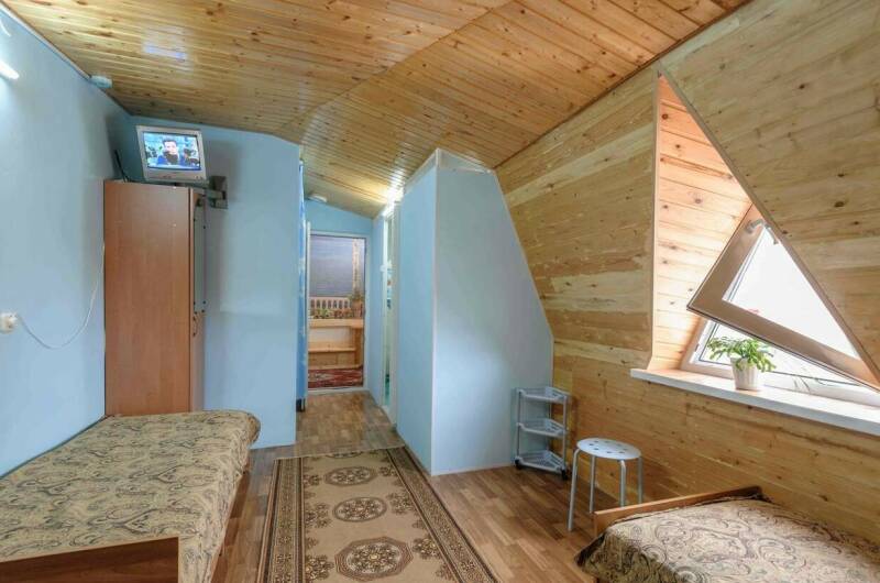 3-х местный (1 и 2 этажи, мансарда)