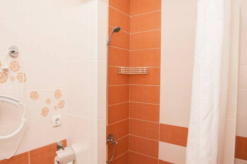 Трехместный номер со всеми удобствами 1 этаж