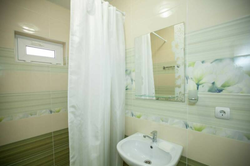 Трехместный номер со всеми удобствами 2 этаж