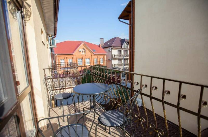 Двухкомнатный номер с большим инд-м балконом 3эт