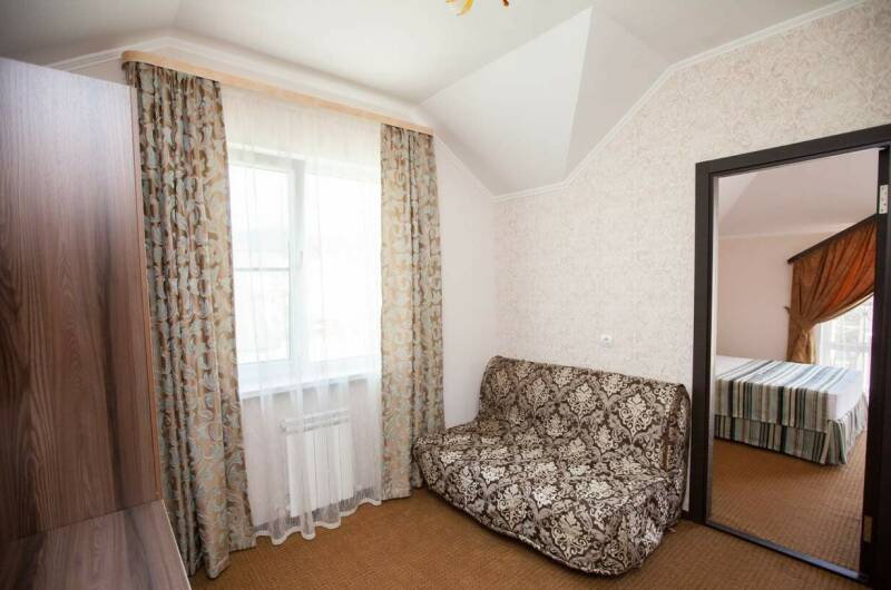 Двухкомнатный номер с небольшим балконом 3 этаж