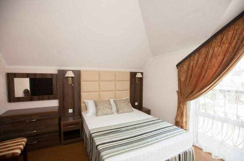 Двухкомнатный номер с небольшим балконом 3 этаж