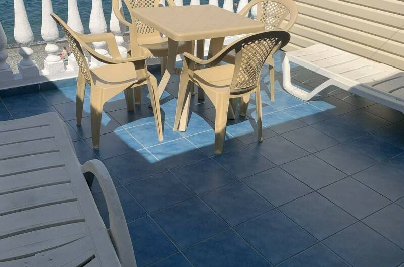 Люкс 2-, 3-, 4- х местные, терраса с шезлонгами