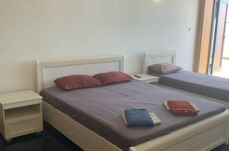 Номер люкс на 1 этаже с отдельным выходом на море