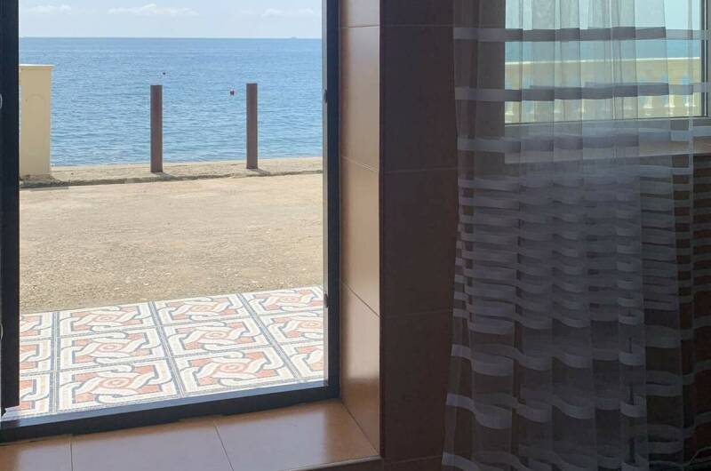 Номер люкс на 1 этаже с отдельным выходом на море