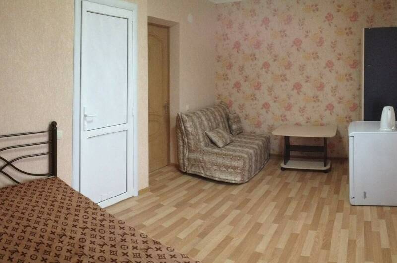 Двухместный номер с удобствами и балконом (3 этаж)