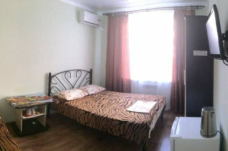 Трехместный номер с душем и туалетом на 2 комнаты