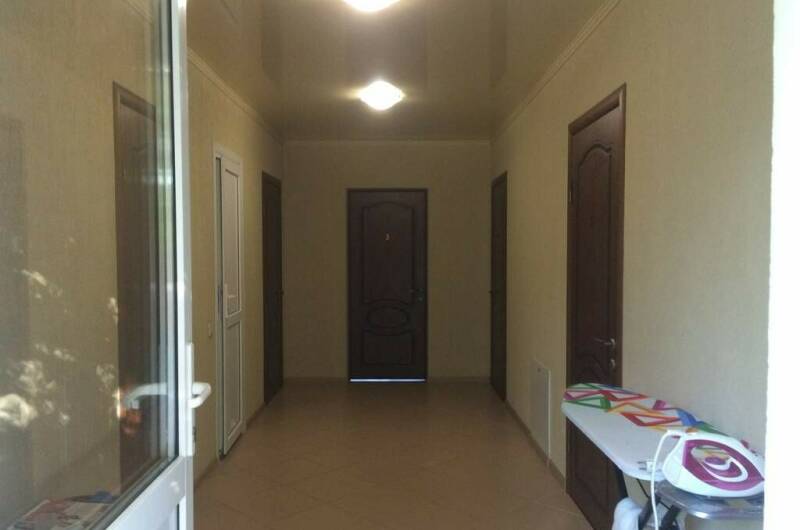 Трехместный номер с душем и туалетом на 2 комнаты