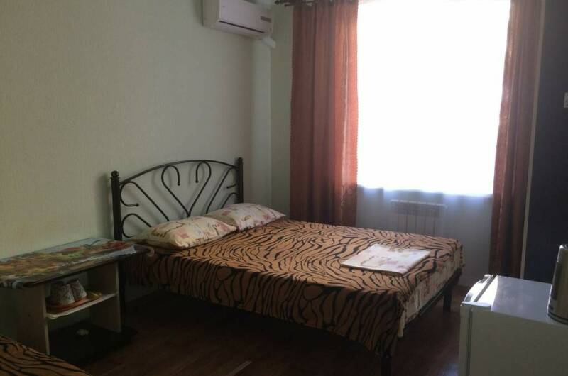 Трехместный номер с душем и туалетом на 2 комнаты