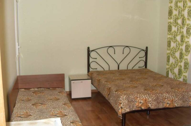 Трехместный номер со всеми удобствами (1этаж)