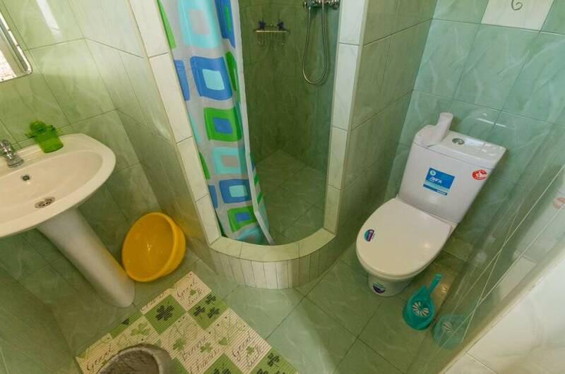 Трехместный номер со всеми удобствами (1этаж)