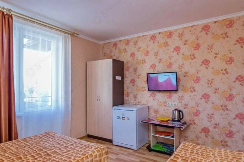 Трехместный номер с удобствами и балконом (3 этаж)