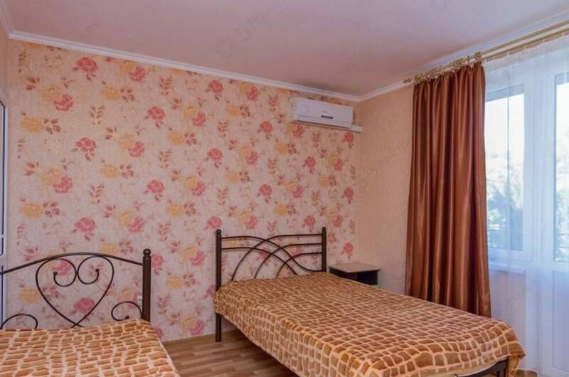 Трехместный номер с удобствами и балконом (3 этаж)