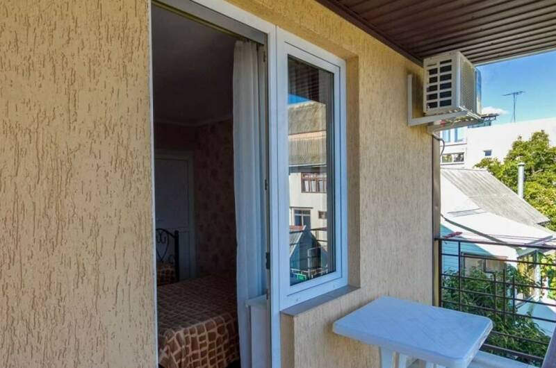 Четырехместный номер с удобствами и балконом