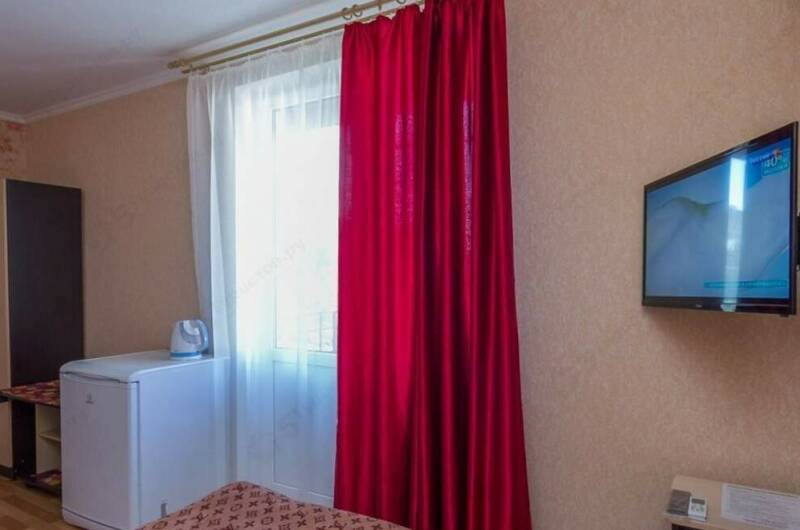 Четырехместный номер с удобствами и балконом