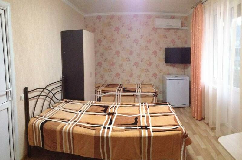 Пятиместный номер с удобствами и балконом