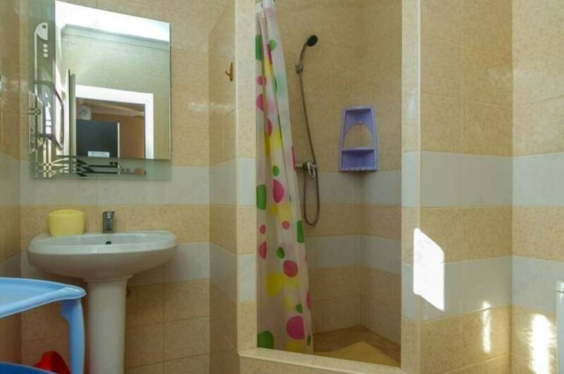 Пятиместный номер с удобствами и балконом