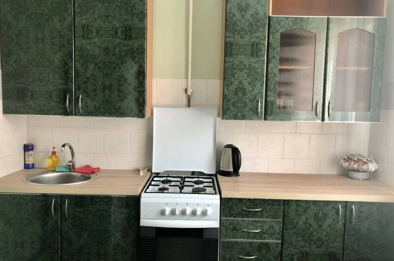 6 — квартира (с кухней и ванной комнатой)