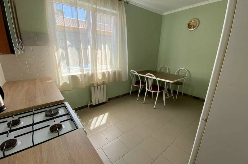 6 — квартира (с кухней и ванной комнатой)