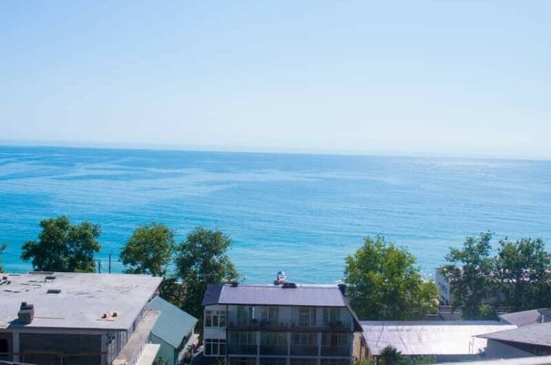 Со всеми удобствами, с балконом и видом на море