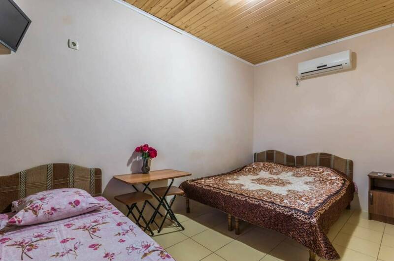 Трехместный номер (удобства в номере)