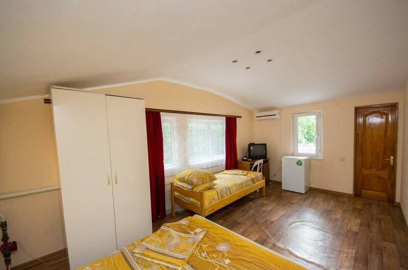 Трёхместный номер (санузел на два номера)