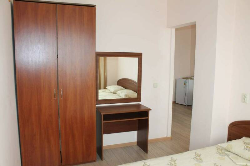 Двухкомнатный номер на 3 — 4 человека