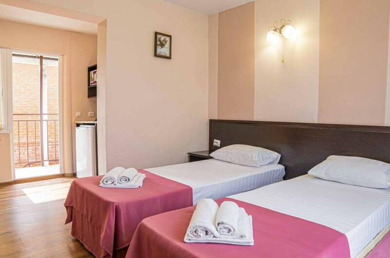 Двухместный с балконом и микроволновкой, 2-й этаж