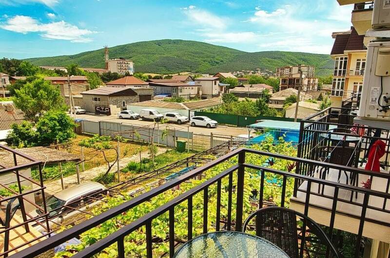 Трехместный с балконом (2-й и 3-й этаж)