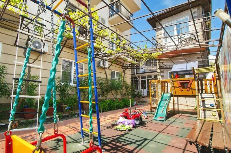 Трехместный с балконом (2-й и 3-й этаж)