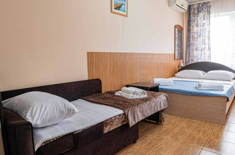 Трехместный для 2 взрослых и 1 ребенка, 2-й этаж