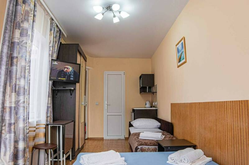 Трехместный для 2 взрослых и 1 ребенка, 2-й этаж