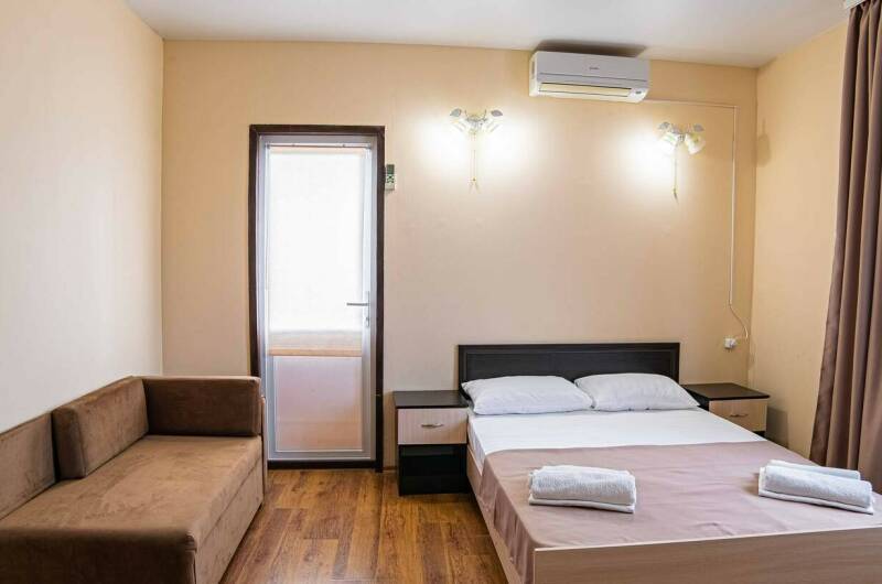 Трехместный — студия (кухня, балкон), 2-й этаж