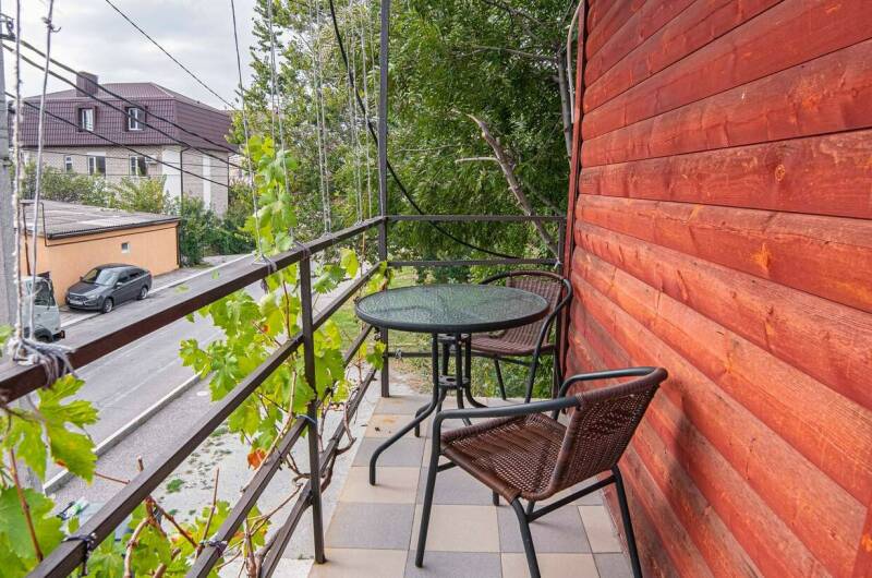 Трехместный — студия (кухня, балкон), 2-й этаж