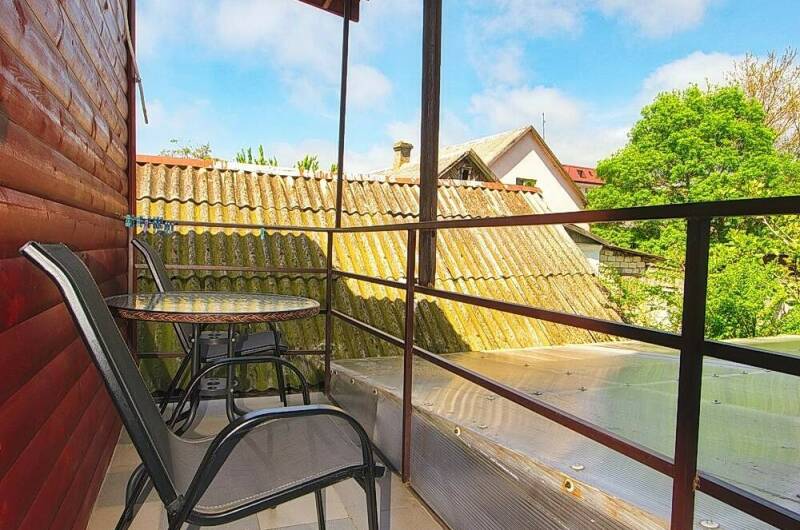 Трехместный — студия (кухня, балкон), 2-й этаж