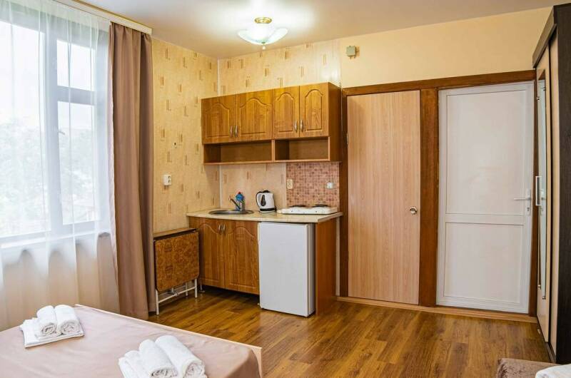 Трехместный — студия (кухня, балкон), 2-й этаж